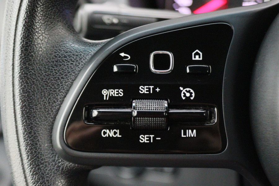 Mercedes-Benz Sprinter 317 CDI L2H2 Airco, Cruise, Chauffeursstoel, Camera, Rijstrooksensor, Trekhaak, DAB