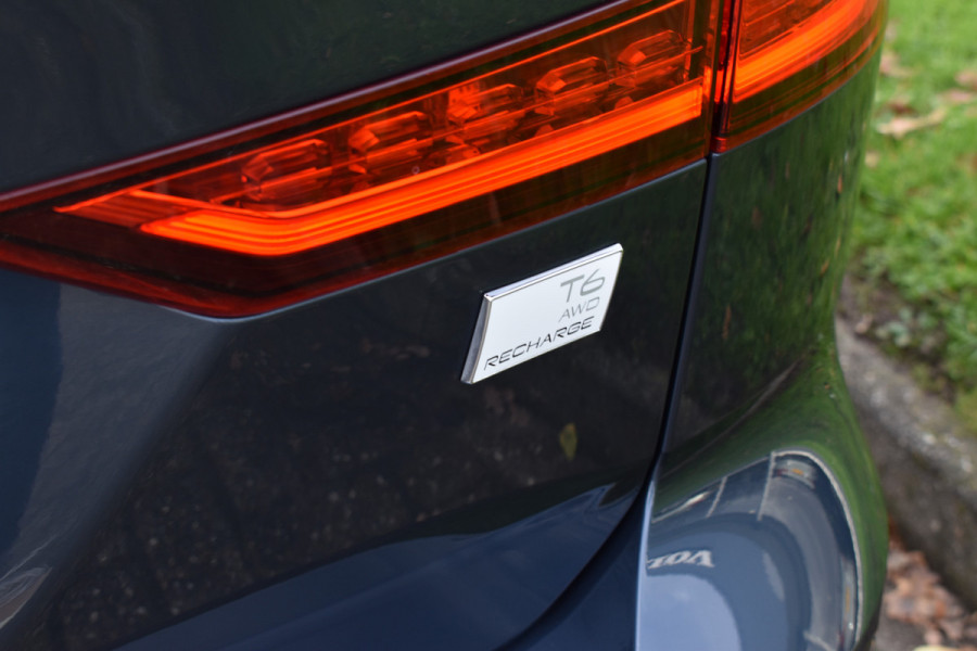 Volvo V60 T6 AWD 350PK Plug-in Hybrid Plus Dark | Trekhaak | H&K | 360 Camera| BLIS | ACC | Leder | Stuurverwarming