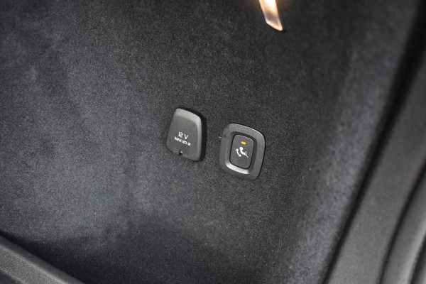 Volvo V60 T6 AWD 350PK Plug-in Hybrid Plus Dark | Trekhaak | H&K | 360 Camera| BLIS | ACC | Leder | Stuurverwarming