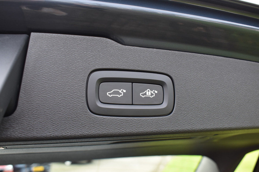 Volvo V60 T6 AWD 350PK Plug-in Hybrid Plus Dark | Trekhaak | H&K | 360 Camera| BLIS | ACC | Leder | Stuurverwarming