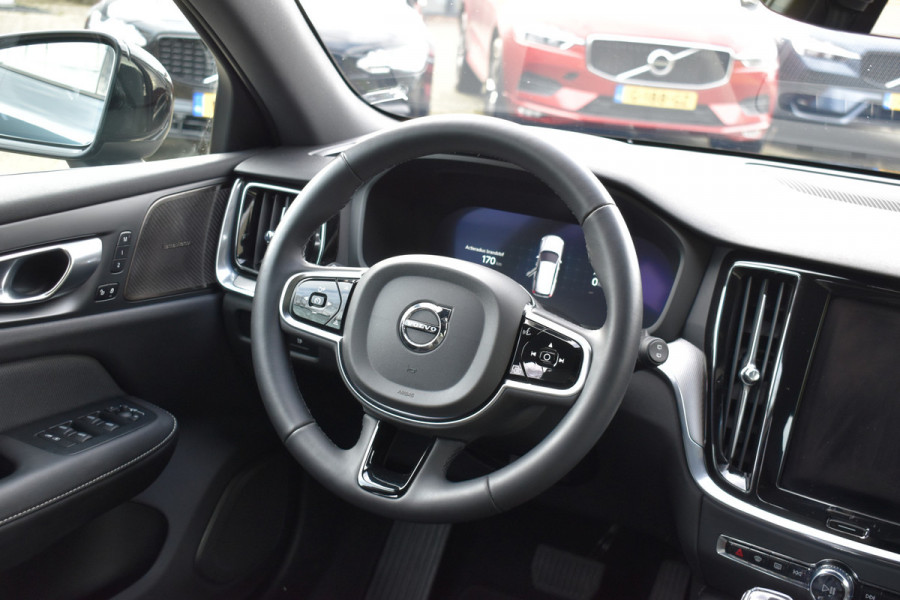 Volvo V60 T6 AWD 350PK Plug-in Hybrid Plus Dark | Trekhaak | H&K | 360 Camera| BLIS | ACC | Leder | Stuurverwarming