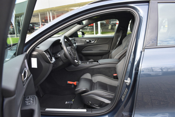 Volvo V60 T6 AWD 350PK Plug-in Hybrid Plus Dark | Trekhaak | H&K | 360 Camera| BLIS | ACC | Leder | Stuurverwarming