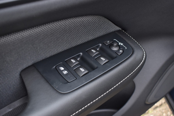 Volvo V60 T6 AWD 350PK Plug-in Hybrid Plus Dark | Trekhaak | H&K | 360 Camera| BLIS | ACC | Leder | Stuurverwarming