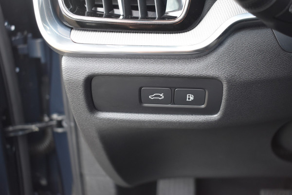 Volvo V60 T6 AWD 350PK Plug-in Hybrid Plus Dark | Trekhaak | H&K | 360 Camera| BLIS | ACC | Leder | Stuurverwarming