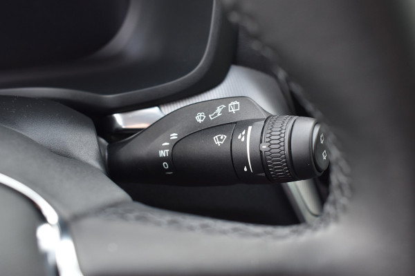 Volvo V60 T6 AWD 350PK Plug-in Hybrid Plus Dark | Trekhaak | H&K | 360 Camera| BLIS | ACC | Leder | Stuurverwarming