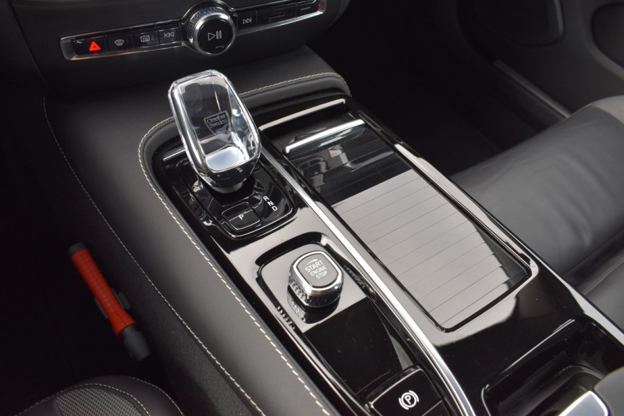 Volvo V60 T6 AWD 350PK Plug-in Hybrid Plus Dark | Trekhaak | H&K | 360 Camera| BLIS | ACC | Leder | Stuurverwarming