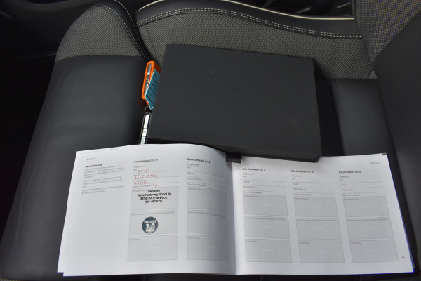 Volvo V60 T6 AWD 350PK Plug-in Hybrid Plus Dark | Trekhaak | H&K | 360 Camera| BLIS | ACC | Leder | Stuurverwarming