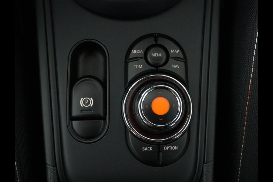 MINI Countryman 1.5 Cooper Chili | Automaat | Full LED | Navigatie | Parkeerhulp | Climate control | 17'' | Bluetooth | Cruise control