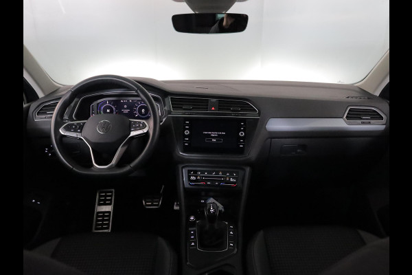 Volkswagen Tiguan 1.4 TSI eHybrid Life Active 245 pk Automaat (DSG) | Navigatie via App | Panoramadak | Trekhaak (wergklapbaar) Parkeersensoren | Stoelverwarming v/a |