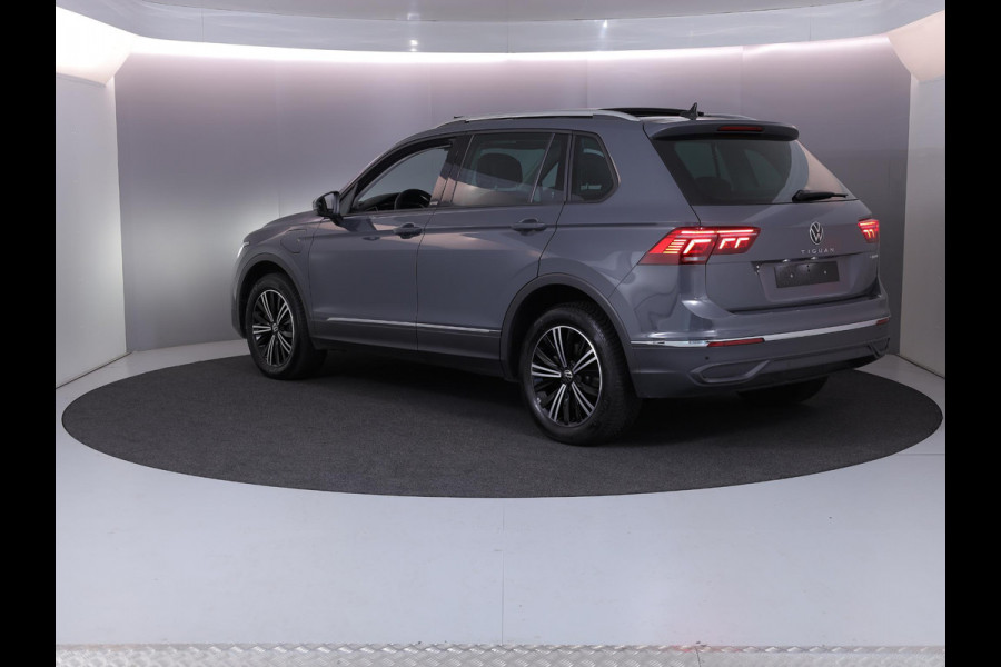 Volkswagen Tiguan 1.4 TSI eHybrid Life Active 245 pk Automaat (DSG) | Navigatie via App | Panoramadak | Trekhaak (wergklapbaar) Parkeersensoren | Stoelverwarming v/a |