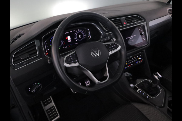 Volkswagen Tiguan 1.4 TSI eHybrid Life Active 245 pk Automaat (DSG) | Navigatie via App | Panoramadak | Trekhaak (wergklapbaar) Parkeersensoren | Stoelverwarming v/a |