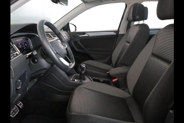 Volkswagen Tiguan 1.4 TSI eHybrid Life Active 245 pk Automaat (DSG) | Navigatie via App | Panoramadak | Trekhaak (wergklapbaar) Parkeersensoren | Stoelverwarming v/a |
