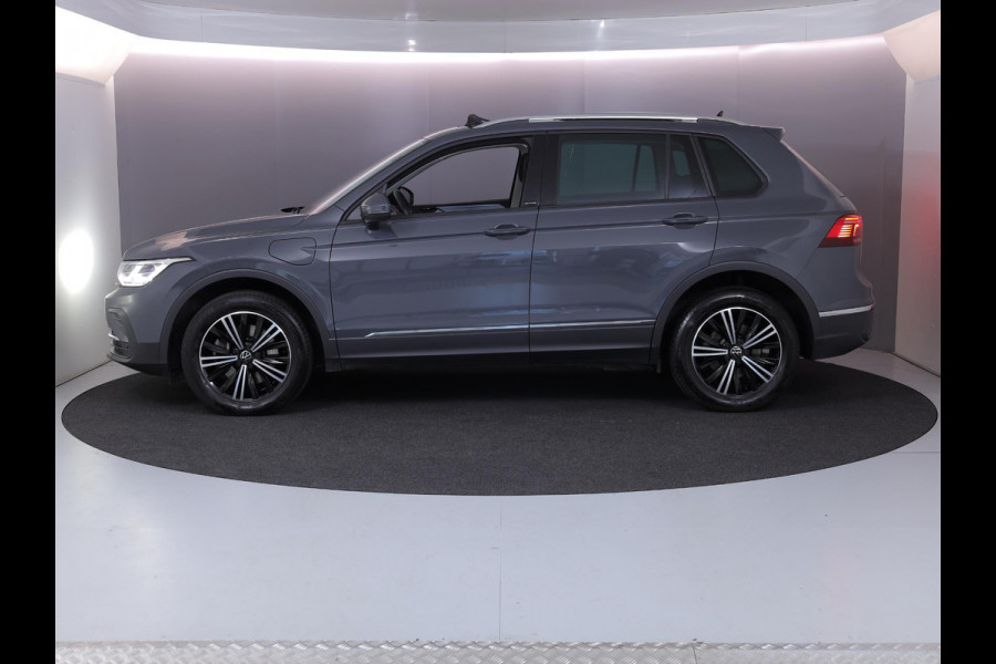 Volkswagen Tiguan 1.4 TSI eHybrid Life Active 245 pk Automaat (DSG) | Navigatie via App | Panoramadak | Trekhaak (wergklapbaar) Parkeersensoren | Stoelverwarming v/a |