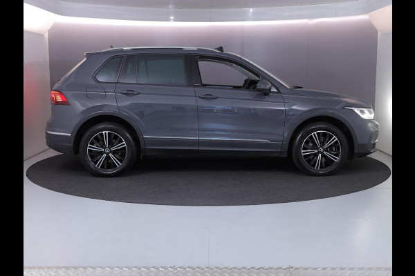 Volkswagen Tiguan 1.4 TSI eHybrid Life Active 245 pk Automaat (DSG) | Navigatie via App | Panoramadak | Trekhaak (wergklapbaar) Parkeersensoren | Stoelverwarming v/a |