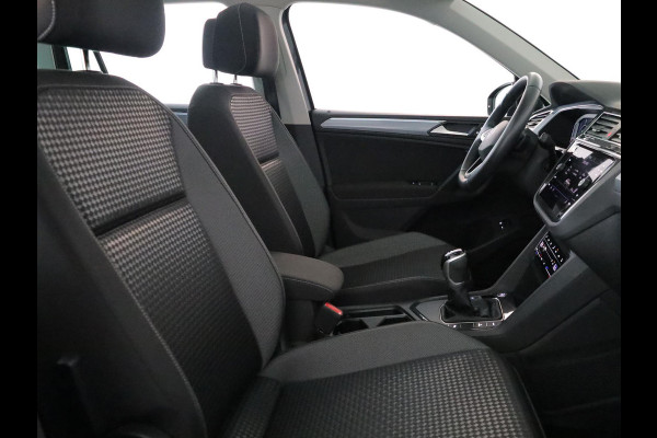 Volkswagen Tiguan 1.4 TSI eHybrid Life Active 245 pk Automaat (DSG) | Navigatie via App | Panoramadak | Trekhaak (wergklapbaar) Parkeersensoren | Stoelverwarming v/a |