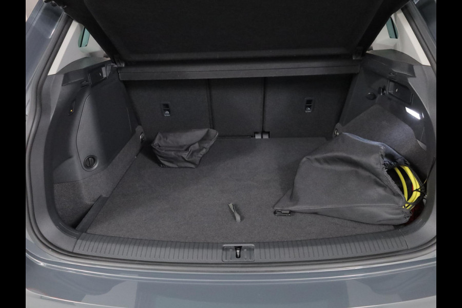 Volkswagen Tiguan 1.4 TSI eHybrid Life Active 245 pk Automaat (DSG) | Navigatie via App | Panoramadak | Trekhaak (wergklapbaar) Parkeersensoren | Stoelverwarming v/a |