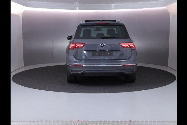 Volkswagen Tiguan 1.4 TSI eHybrid Life Active 245 pk Automaat (DSG) | Navigatie via App | Panoramadak | Trekhaak (wergklapbaar) Parkeersensoren | Stoelverwarming v/a |