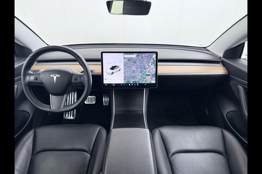 Tesla Model 3 RWD SR+ 60kWh 325PK Lmv 18" AutoPilot Leder PanoDak Adaptive-Cruise Lmv Camera's Elektr.-Stuur+Stoelen+Spiegels+Geheugen+Easy-En Navi LED Comfortstoelen ACC DAB Keyless en Voorverwarmen interieur via App One-Pedal-Drive Origineel Nederlandse auto tot 11kw laden thuis! Garantie Accu tot 10-12-2027 max 160.000km 1.584kg licht!