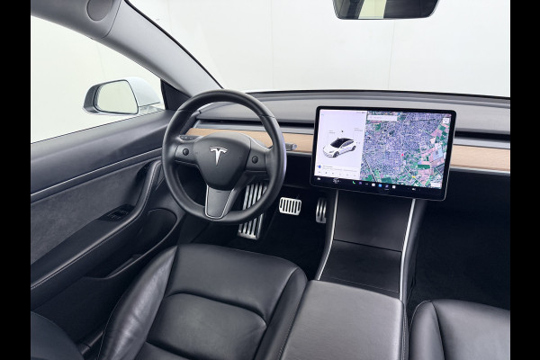 Tesla Model 3 RWD SR+ 60kWh 325PK Lmv 18" AutoPilot Leder PanoDak Adaptive-Cruise Lmv Camera's Elektr.-Stuur+Stoelen+Spiegels+Geheugen+Easy-En Navi LED Comfortstoelen ACC DAB Keyless en Voorverwarmen interieur via App One-Pedal-Drive Origineel Nederlandse auto tot 11kw laden thuis! Garantie Accu tot 10-12-2027 max 160.000km 1.584kg licht!