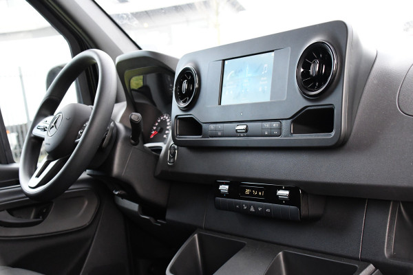 Mercedes-Benz Sprinter 317 1.9 CDI L2H2 RWD AMG Edition Camera, Cruise, Carplay, 170pk, Mistlampen, Multimedia, Automaat, Uniek!