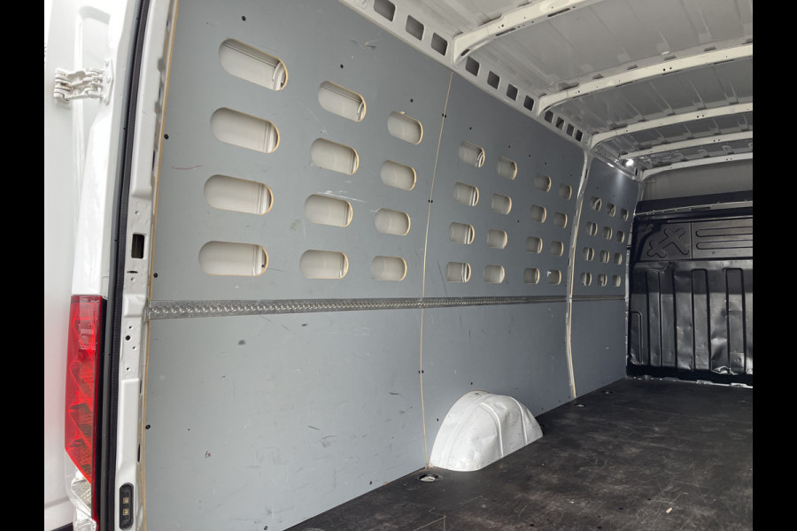 Iveco Daily 35S14V 2.3 410 L4H2 Himatic automaat / vaste prijs rijklaar € 23.950 ex btw / lease vanaf € 391 / euro 6 / laadruimte 470 cm lang / trekhaak 3500 kg !