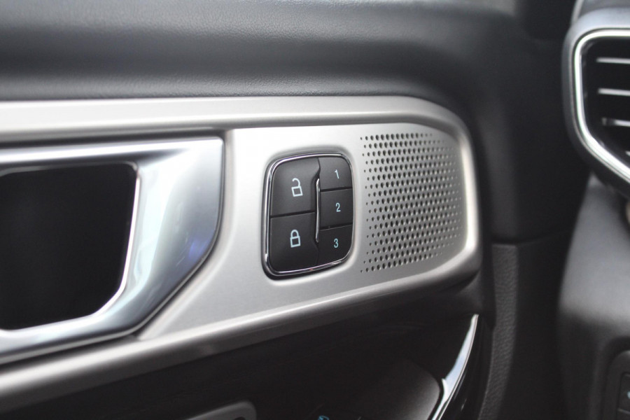 Ford Explorer 3.0 V6 EcoBoost PHEV Platinum | Trekhaak | Stoelverwarming + Koeling | 360 Camera | Adaptive Cruise Control | Climate Control | Navigatie |