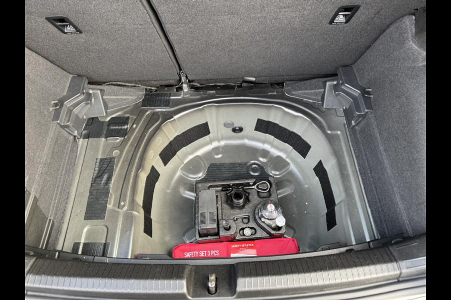 Volkswagen Polo 1.0 TSI Life Automaat Airco Adaptive cruise Full LED Navi Apple / Android Bleutooth Parkeersensoren voor / achter