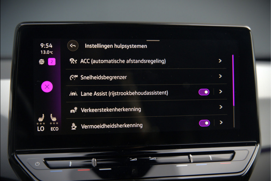 Volkswagen ID.3 First Plus 58 kWh | Stoelverwarming | Trekhaak | Camera | Adaptive Cruise Control | Navigatie | Standkachel | Keyless | Parkeersensoren | LED | Apple Carplay | BTW |