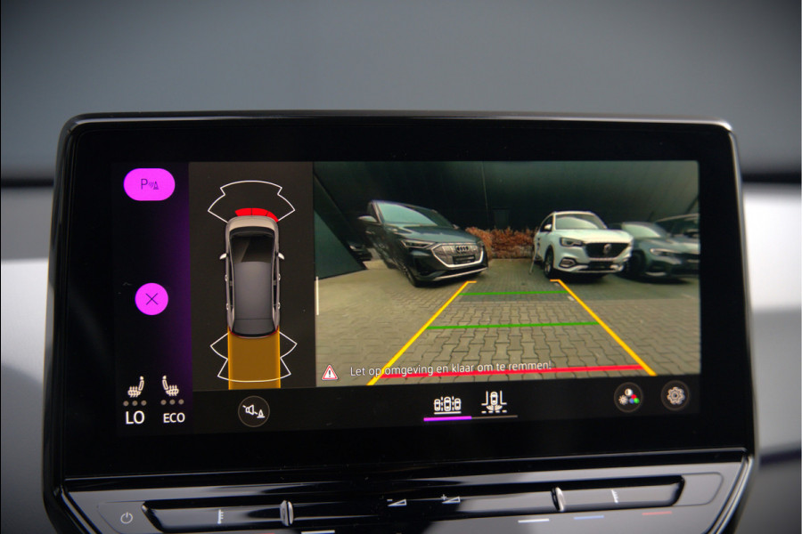 Volkswagen ID.3 First Plus 58 kWh | Stoelverwarming | Trekhaak | Camera | Adaptive Cruise Control | Navigatie | Standkachel | Keyless | Parkeersensoren | LED | Apple Carplay | BTW |