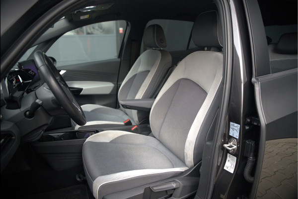 Volkswagen ID.3 First Plus 58 kWh | Stoelverwarming | Trekhaak | Camera | Adaptive Cruise Control | Navigatie | Standkachel | Keyless | Parkeersensoren | LED | Apple Carplay | BTW |