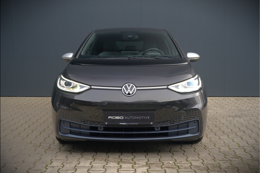 Volkswagen ID.3 First Plus 58 kWh | Stoelverwarming | Trekhaak | Camera | Adaptive Cruise Control | Navigatie | Standkachel | Keyless | Parkeersensoren | LED | Apple Carplay | BTW |