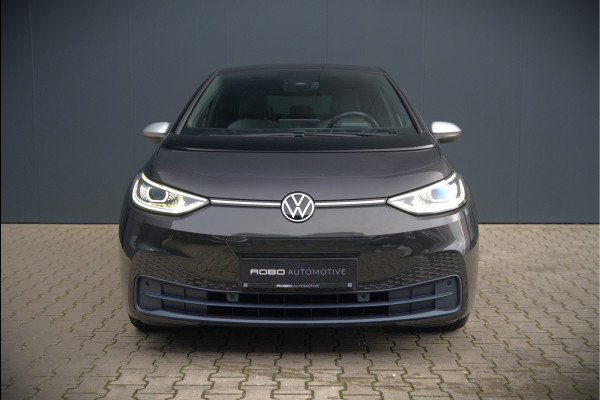 Volkswagen ID.3 First Plus 58 kWh | Stoelverwarming | Trekhaak | Camera | Adaptive Cruise Control | Navigatie | Standkachel | Keyless | Parkeersensoren | LED | Apple Carplay | BTW |