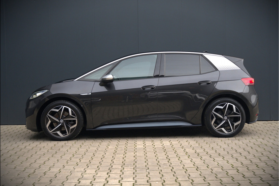 Volkswagen ID.3 First Plus 58 kWh | Stoelverwarming | Trekhaak | Camera | Adaptive Cruise Control | Navigatie | Standkachel | Keyless | Parkeersensoren | LED | Apple Carplay | BTW |