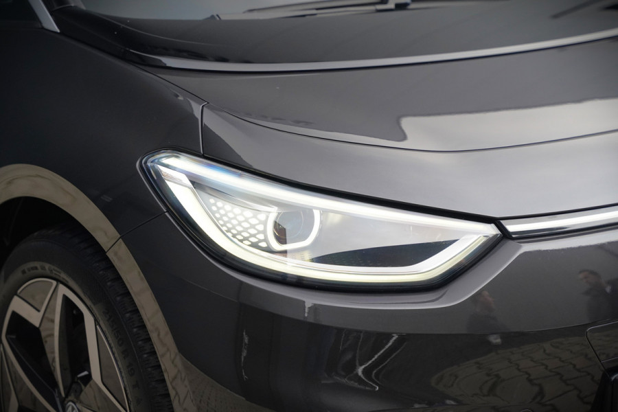 Volkswagen ID.3 First Plus 58 kWh | Stoelverwarming | Trekhaak | Camera | Adaptive Cruise Control | Navigatie | Standkachel | Keyless | Parkeersensoren | LED | Apple Carplay | BTW |
