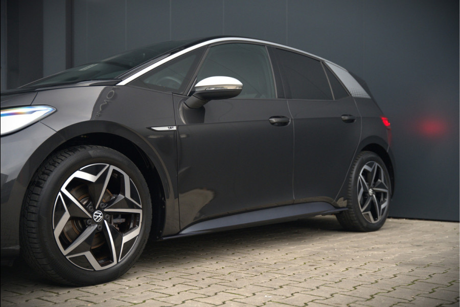 Volkswagen ID.3 First Plus 58 kWh | Stoelverwarming | Trekhaak | Camera | Adaptive Cruise Control | Navigatie | Standkachel | Keyless | Parkeersensoren | LED | Apple Carplay | BTW |