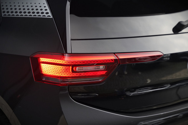 Volkswagen ID.3 First Plus 58 kWh | Stoelverwarming | Trekhaak | Camera | Adaptive Cruise Control | Navigatie | Standkachel | Keyless | Parkeersensoren | LED | Apple Carplay | BTW |