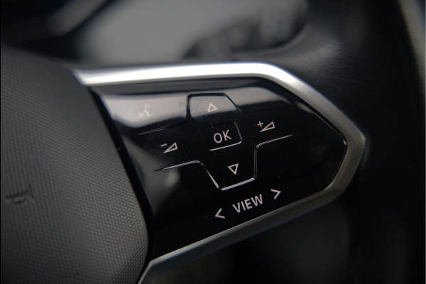 Volkswagen ID.3 First Plus 58 kWh | Stoelverwarming | Trekhaak | Camera | Adaptive Cruise Control | Navigatie | Standkachel | Keyless | Parkeersensoren | LED | Apple Carplay | BTW |