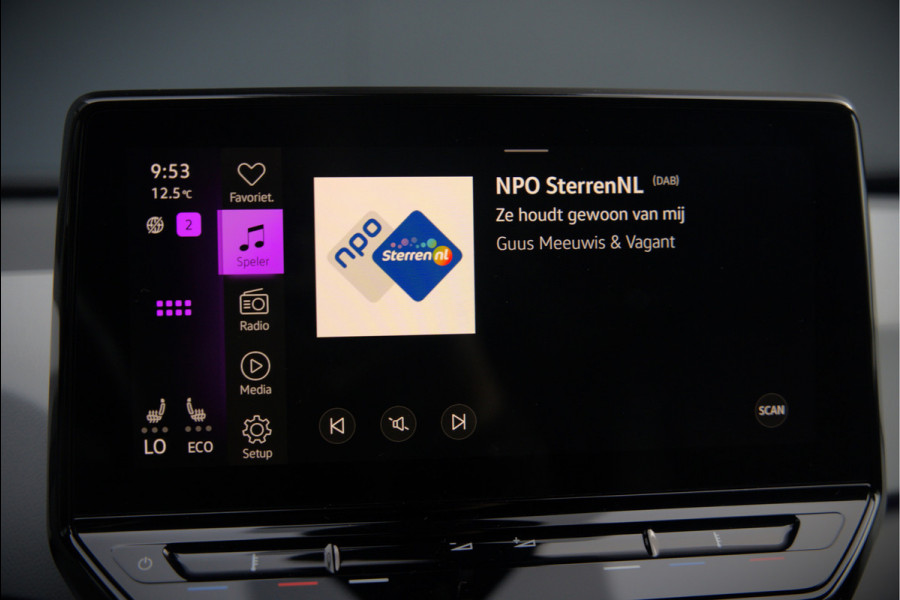 Volkswagen ID.3 First Plus 58 kWh | Stoelverwarming | Trekhaak | Camera | Adaptive Cruise Control | Navigatie | Standkachel | Keyless | Parkeersensoren | LED | Apple Carplay | BTW |