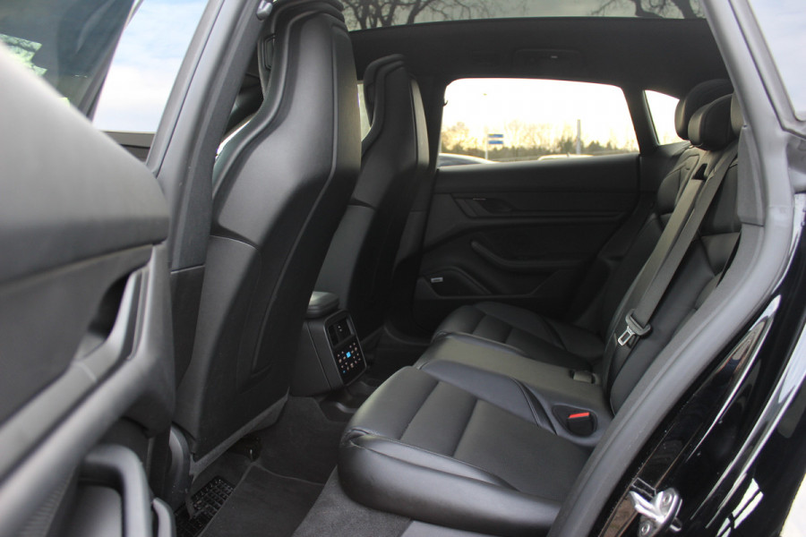 Porsche Taycan Cross Turismo 4 93 kWh / SoH 94.4% / Panoramadak / Camera / Leder / Sportchrono / 20'' / Luchtvering / Dodehoek / Sportstoelen / Stuurverwarming / Stoelverwarming / Bose / Cruise Control