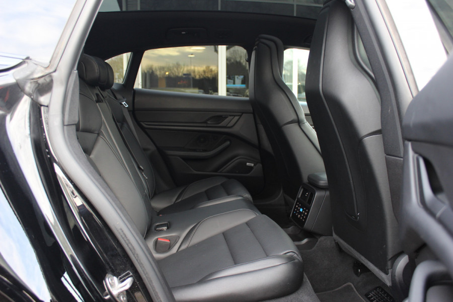 Porsche Taycan Cross Turismo 4 93 kWh / SoH 94.4% / Panoramadak / Camera / Leder / Sportchrono / 20'' / Luchtvering / Dodehoek / Sportstoelen / Stuurverwarming / Stoelverwarming / Bose / Cruise Control