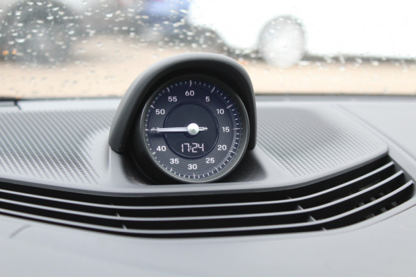 Porsche Taycan Cross Turismo 4 93 kWh / SoH 94.4% / Panoramadak / Camera / Leder / Sportchrono / 20'' / Luchtvering / Dodehoek / Sportstoelen / Stuurverwarming / Stoelverwarming / Bose / Cruise Control