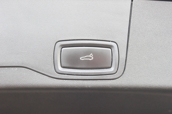 Porsche Taycan Cross Turismo 4 93 kWh / SoH 94.4% / Panoramadak / Camera / Leder / Sportchrono / 20'' / Luchtvering / Dodehoek / Sportstoelen / Stuurverwarming / Stoelverwarming / Bose / Cruise Control