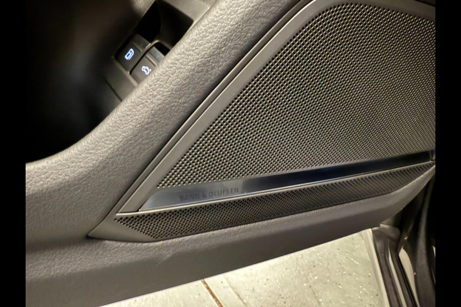 Audi A6 Avant 55 TFSI e-quattro 3X S-LINE BLACK-LINE PANO/B&O/SFEERVERL/M-STOELEN/NAVI/DAB/CARPLAY///