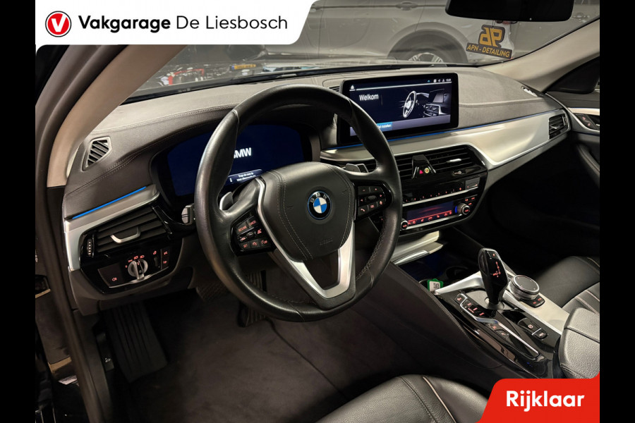BMW 5 Serie Touring 530e xDrive High Executive / leer / pano / navi / trekhaak / Apple carplay