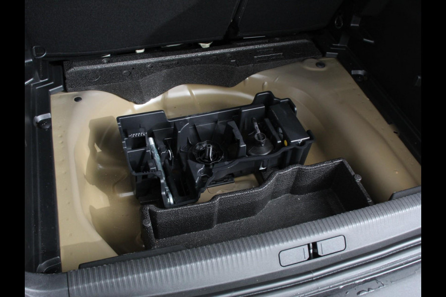 Peugeot 2008 1.2 Hybrid 136 pk Automaat Allure | Navigatie | Apple Carplay/Android Auto | Climate Control | Dab | Led | Parkeer sensoren | Cruise Control | Stoelverwarming