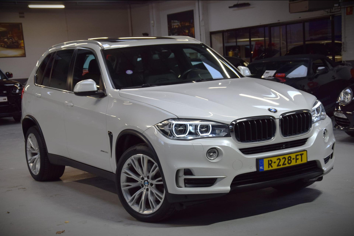 BMW X5 XDrive35i High Executive Navi|Leder|Panoramadak|Keyless-entry|Dealer onderhouden|Lane-assist|
