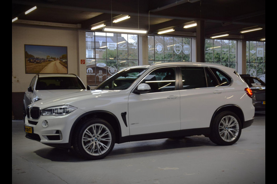 BMW X5 XDrive35i High Executive Navi|Leder|Panoramadak|Keyless-entry|Dealer onderhouden|Lane-assist|