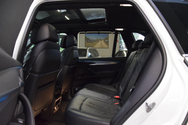 BMW X5 XDrive35i High Executive Navi|Leder|Panoramadak|Keyless-entry|Dealer onderhouden|Lane-assist|