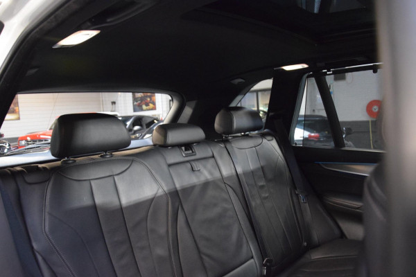 BMW X5 XDrive35i High Executive Navi|Leder|Panoramadak|Keyless-entry|Dealer onderhouden|Lane-assist|