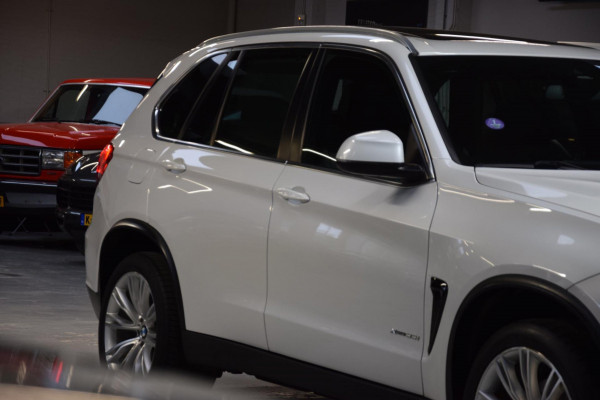 BMW X5 XDrive35i High Executive Navi|Leder|Panoramadak|Keyless-entry|Dealer onderhouden|Lane-assist|